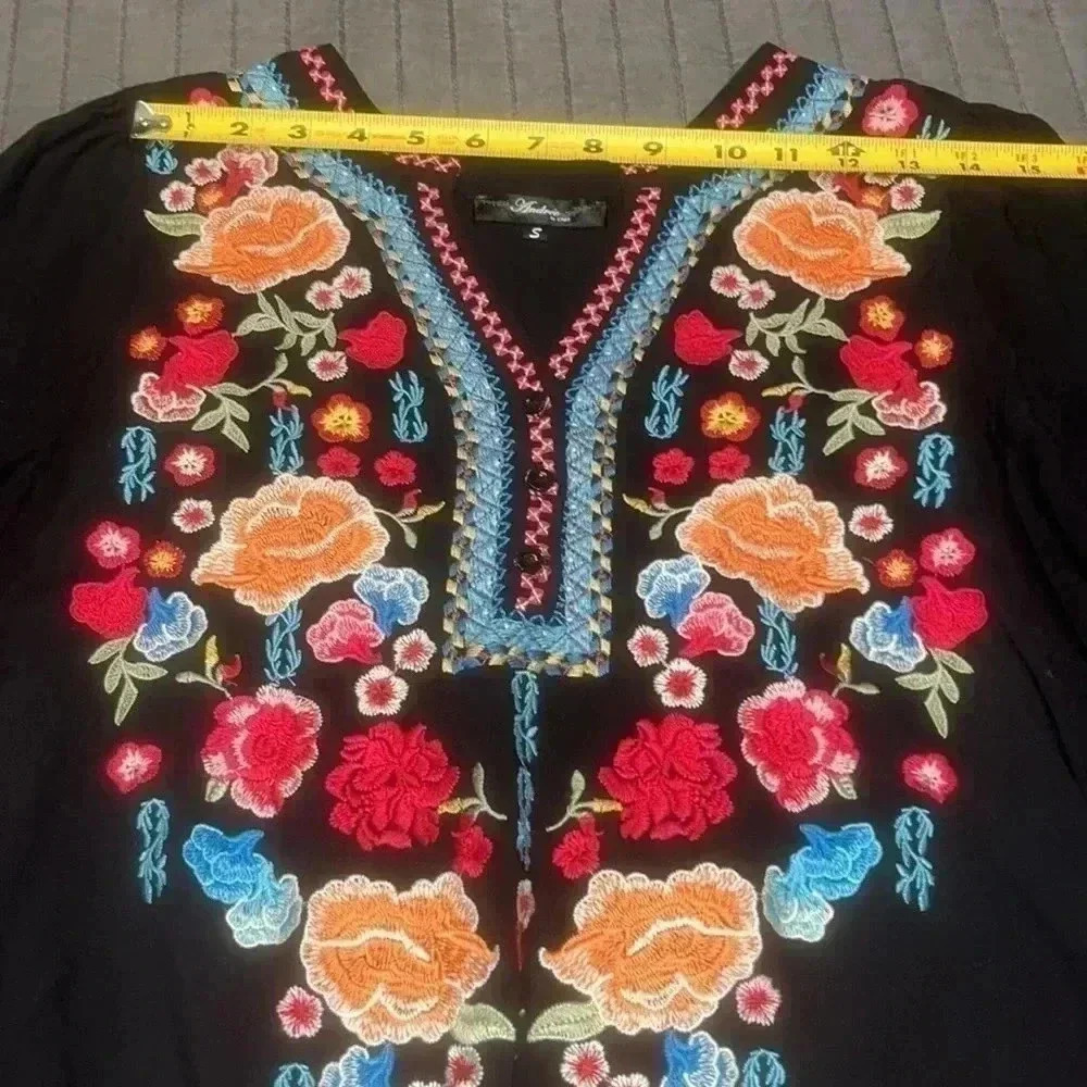 Embroidered Tunic Size Small - Picture 4 of 9